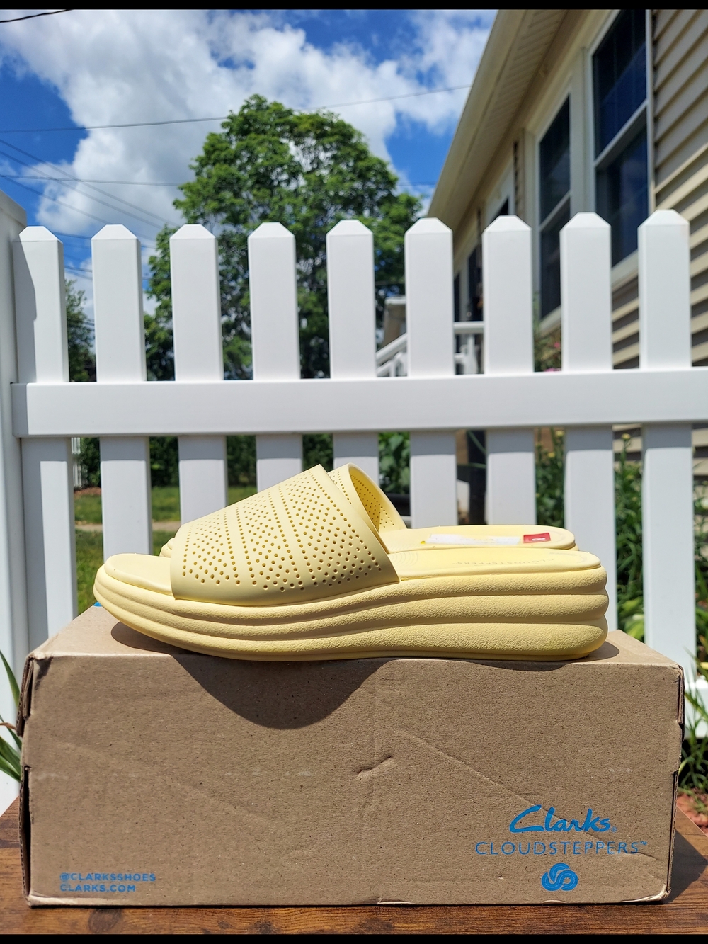 Clarks Cloudsteppers Pastel Yellow Slide Sandals Women's Size 8M NWT Athleisure - Picture 11 of 12